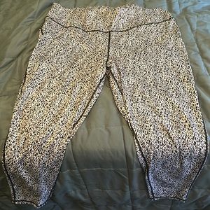 Workout leggings, size 2X. Leopard style.